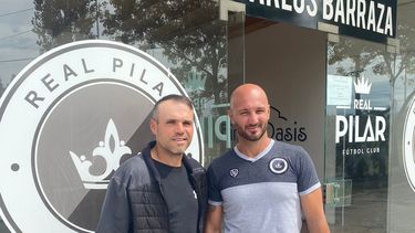 CUERPO TÉCNICO. Tomatito Pena junto a su ayudante Armando Panceri.