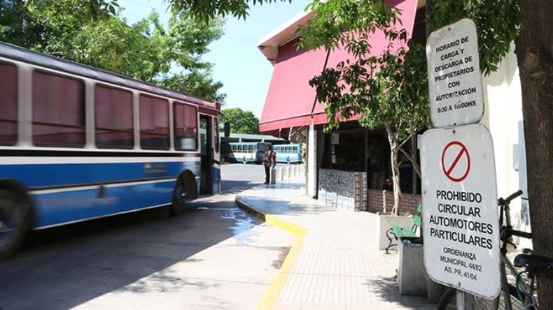 COLECTIVOS. La terminal funciona, además, como galería comercial..