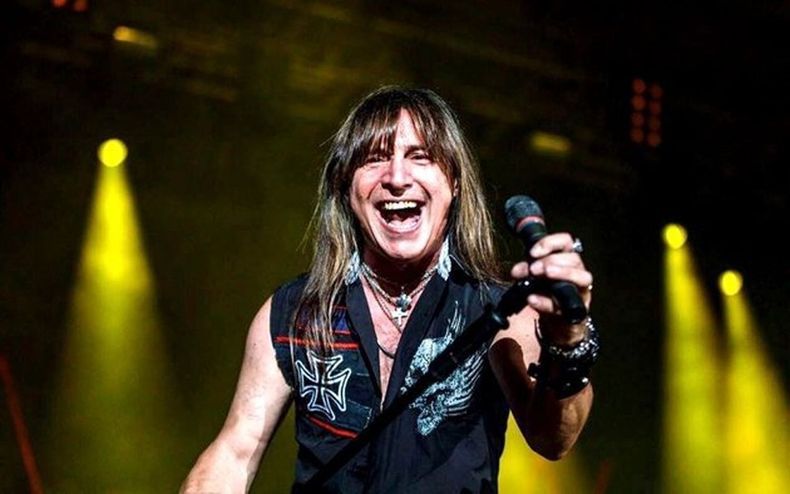 Adrián Barilari regresa con sus covers al escenario del Teatro Gran Pilar.