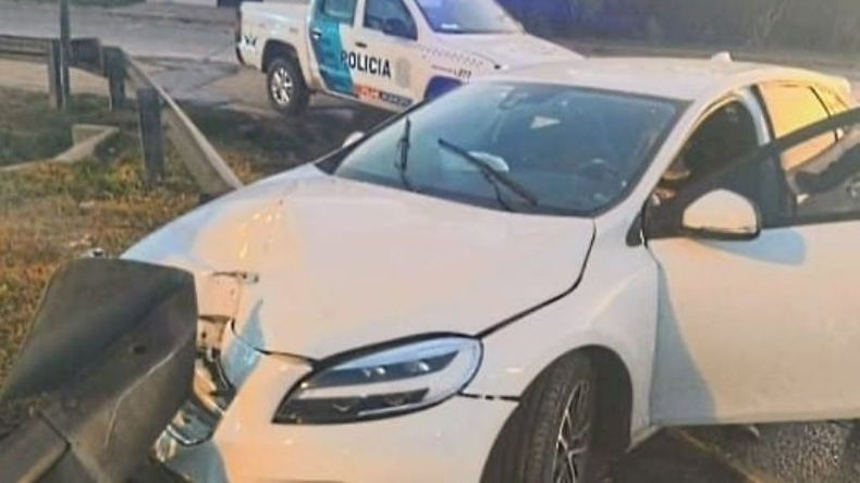 El joven conductor sufrió lesiones leves como consecuencia del impacto. Foto @juancaimpacto.