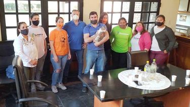 SALUD ANIMAL. Los voluntarios de la entidad se reunieron con candidatos..