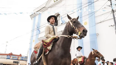 A CABALLO. Los centros tradicionalistas desfilarán este domingo en la plaza 12 de Octubre.&nbsp;