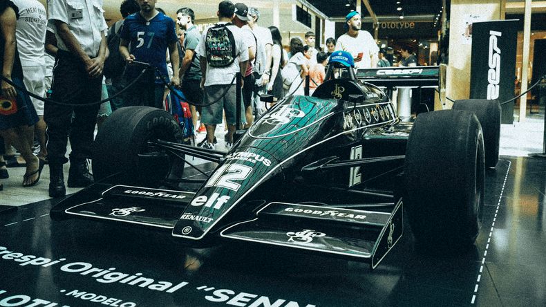 FÓRMULA. Los autos fueron diseñados por Crespi para la serie.