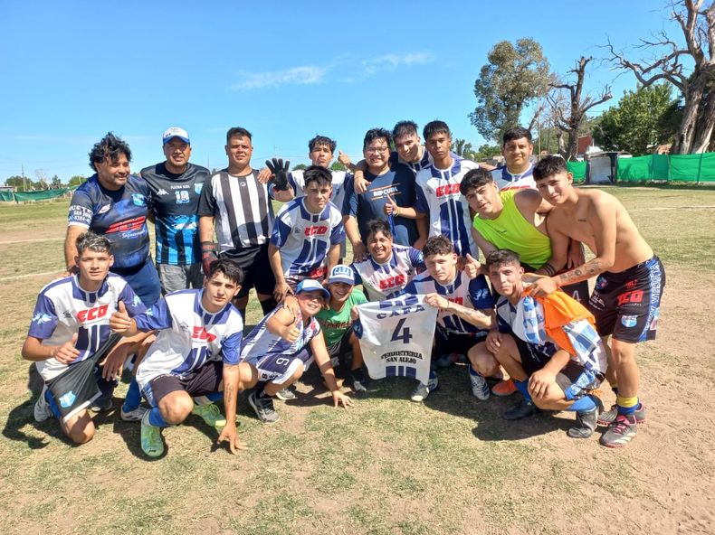 EQUIPO.&nbsp;La Sub 21 de Flecha Azul se metió de lleno en la lucha por coronarse como el mejor del Torneo Apertura.