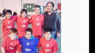 La 2002 de los Diablitos ganó el partido más emotivo de la tarde en la Avenida..