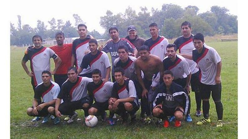 ENTRE LOS 6. La Rivera aplastó 5-1 a Juventud y se metió en semifinales..