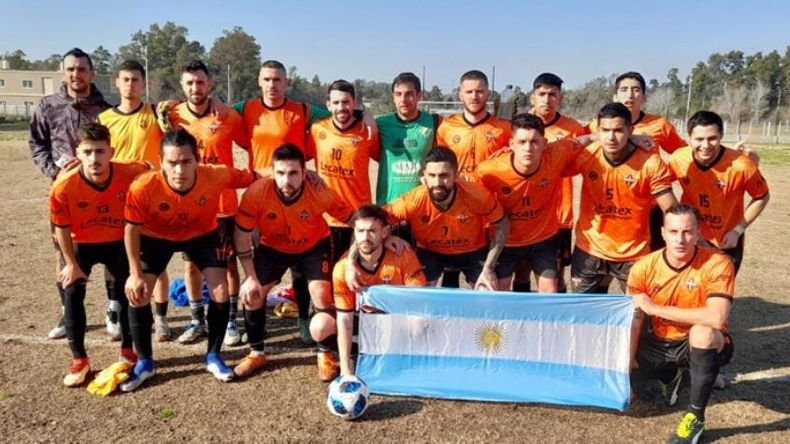BANDERA. Monterrey conquistó Roma y se acomoda en la pelea por el título..