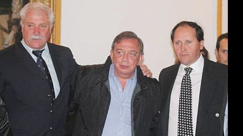 Once años de gestión. Arroyo y Carabajal custodian al intendente Zúccaro..
