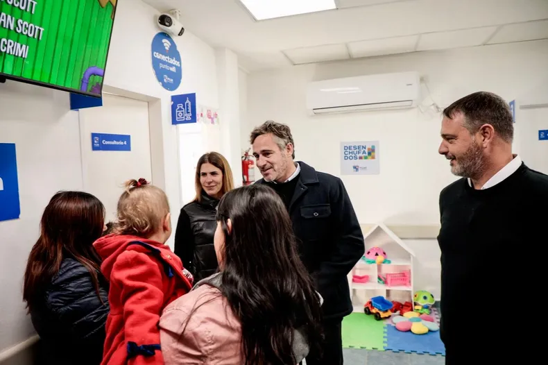 VISITA Achval con Laurent y Peralta en el centro de salud de Monterrey