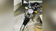 El motor de la moto correspondía a un rodado que había sido robado en septiembre del año pasado en Berazategui. El motor de la moto correspondía a un rodado que había sido robado en septiembre del año pasado en Berazategui.