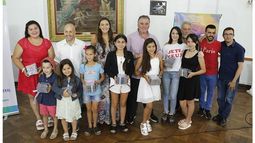 DISCO. Los ganadores del certamen junto a Ducoté y autoridades..