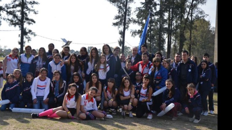 La delegación de Pilar en el predio donde se realizó el lanzamiento de los JJRR..