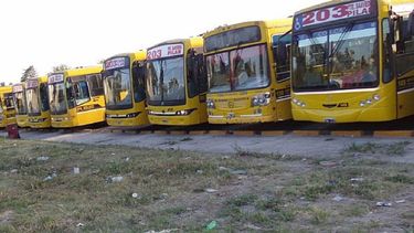 DE A PIE. Los colectivos recién saldrán de la cabecera a las 7..