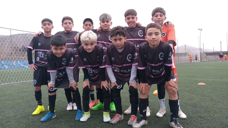EQUIPO. Los chicos de la categoría 2014 de Real Pilar B.