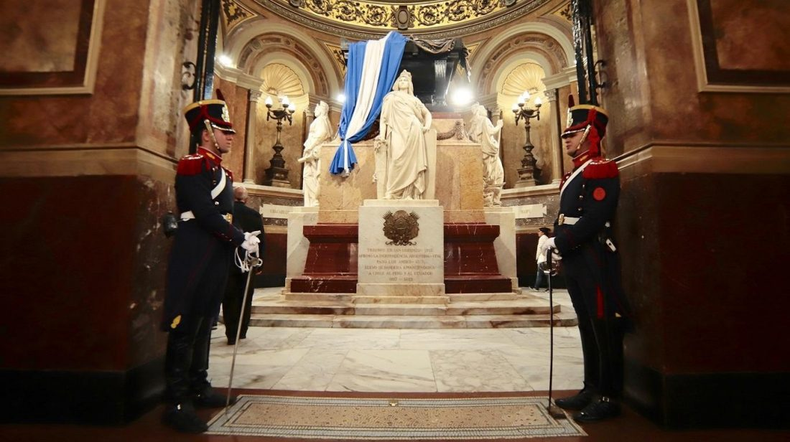 La Tumba de San Martín en la Catedral de Buenos Aires. (La Voz)..png