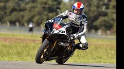 (Motoclick). PULIDO. La Yamaha R1 de Fasci recuperó velocidad al final..
