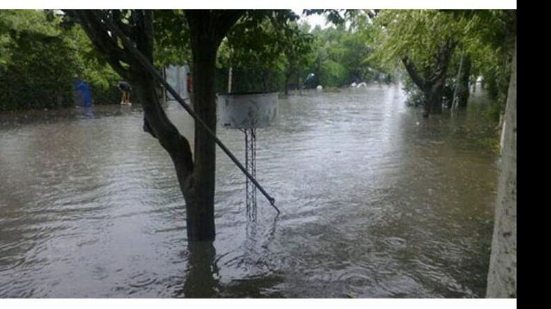 La imagen de una calle de Manuel Alberti, subida a twitter por @guillehsoria..