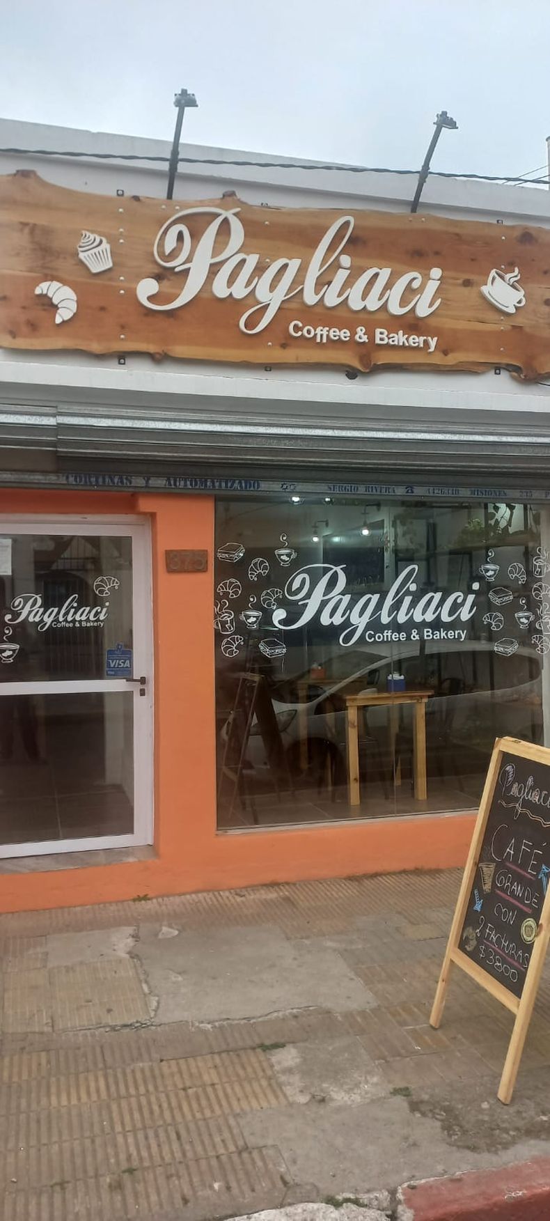Pagliaci abrió sus puertas sobre la calle Rivadavia entre Ruta 8 y Tucumán.&nbsp;