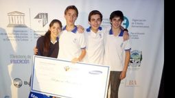 GANADORES. Los chicos que desarrollaron el sistema premiado..