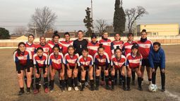 CAMPEONAS. Las chicas de Gauchitos son las nuevas monarcas de la Liga Municipal..