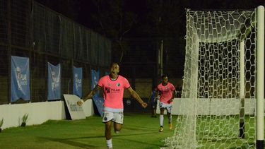GOL. Arias marcó en el triunfo ante Berazategui.