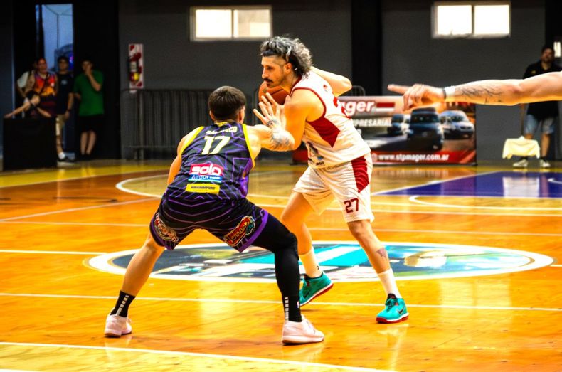 Pablo Bruina apareció otra vez para un triple clave de Sportivo Pilar.