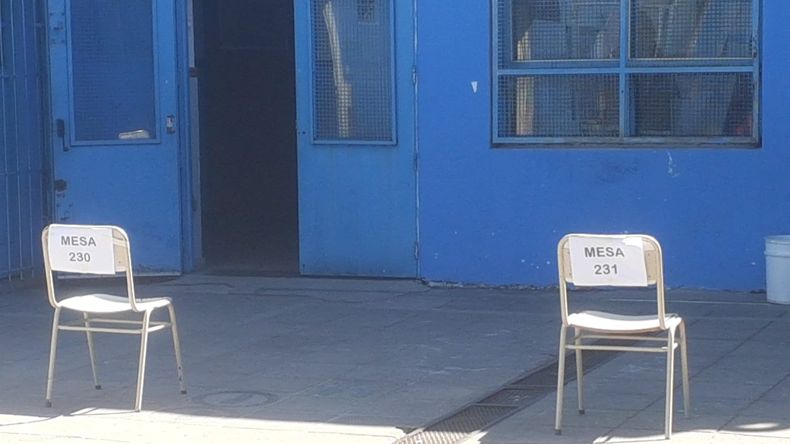 &iquest;Y la gente? La imagen enviada por una votante desde la Escuela N&ordm;4 del barrio Villa Verde. Al llegar, directamente no hab&iacute;a votantes en las diferentes mesas, salvo en la suya.