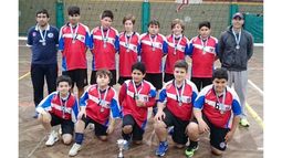 PREMIADOS. Los chicos pilarenses con sus medallas de bronce en el pecho..