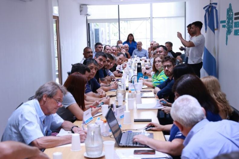 Los gremios estatales y docentes recibieron una nueva propuesta de la Provincia.