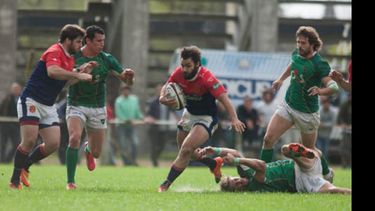 EMPUJE. Federico Valdez y Juan Sebastiano anotaron los tries de Deportiva..