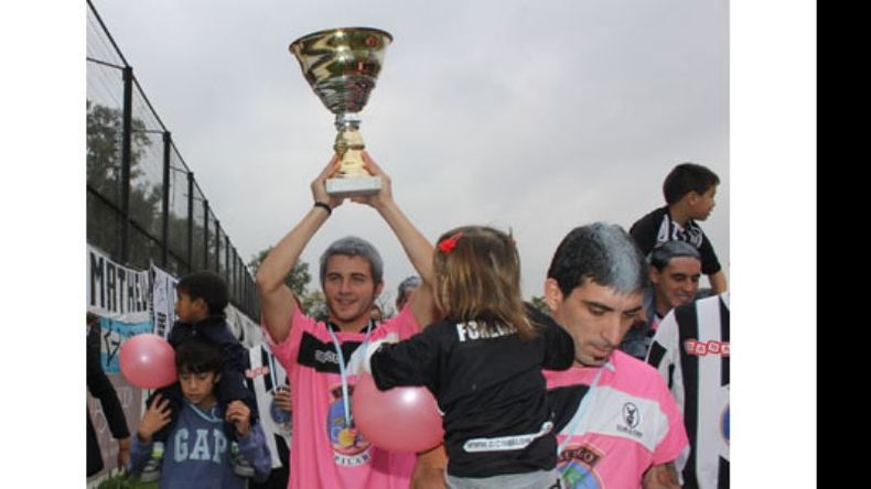 Fénix coronado en la Primera D..