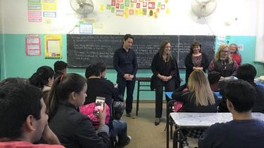 EN EL AULA. Vidal, esta tarde, hablando con los alumnos. .
