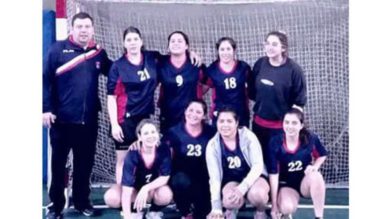EQUIPO. Las chicas de Muni cayeron 19-14 ante Cerum, de José C. Paz..