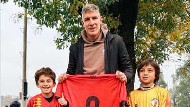 Martín Palermo y su remera de Cataluña en Pilar. Martín Palermo y su remera de Cataluña en Pilar.