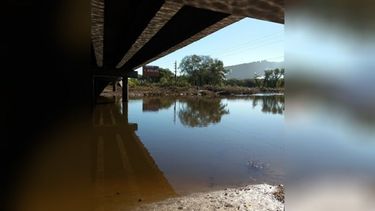 Los fuertes olores provenientes del Río Luján se vuelven más intensos durante la noche. .