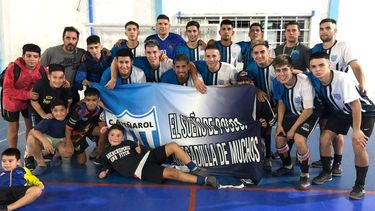 Peñarol de Pilar cerró la gran noche de bautismo con la victoria de Primera.