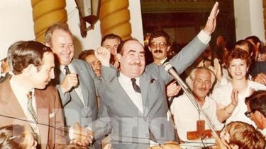 BALCÓN. Lagomarsino asume la intendencia en 1983, tras ganar con el 52,4%..