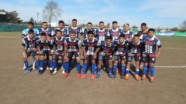 PLANTEL. Flecha Azul logró su primera victoria en el Torneo Apertura.