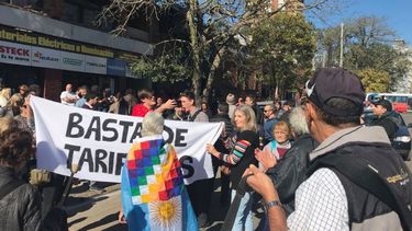 Tarifazo: los usuarios protestaron frente a Edenor