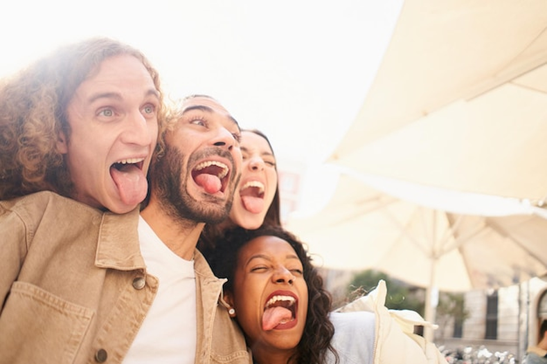 Este día sacale la lengua a tus amigos. (freepik.es)..png
