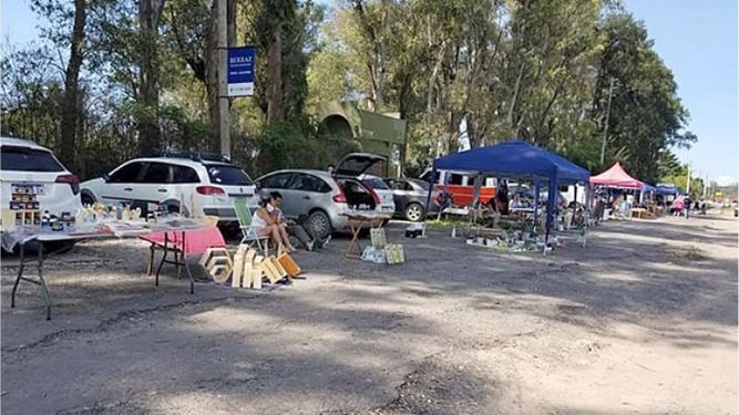 Decisiones que permitan el equilibrio entre los que comercializan legalmente, los ambulantes y emprendedores son las que ahora deben adoptarse en escenario post #COVID19. Marcelo H Echevarría 7 @echevarriamh..