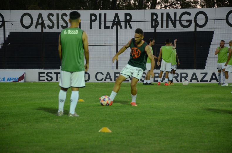 PELOTA. Sergio Ocampo sería titular este sábado en Ciudad Evita.