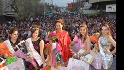 Bellezas de Alberti. La nueva reina y sus princesas, coronadas en las patronales de la localidad..