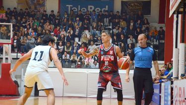 Jonatan Treise volvió a jugar para Atlético después de 20 años en la elite del básquet argentino.&nbsp;