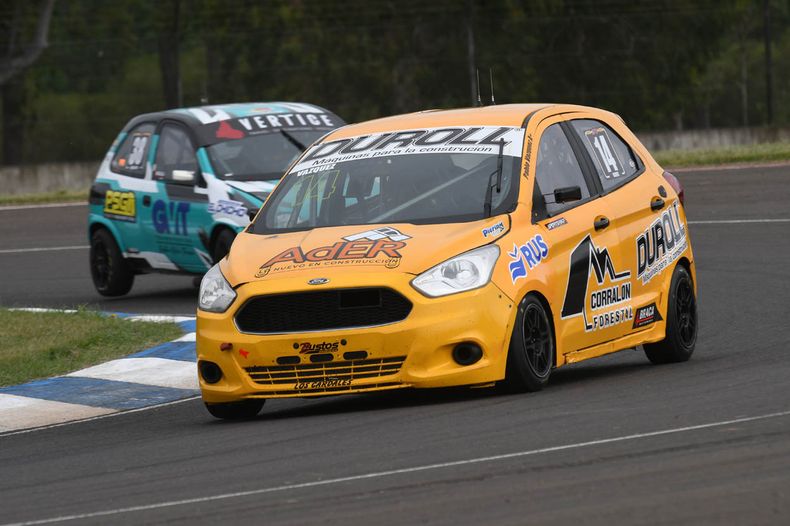 El VW Up de Pablo Vázquez quedó dentro del top ten en el circuito cordobés.