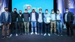 LANZAMIENTO. Achával junto a los dirigentes barriales..