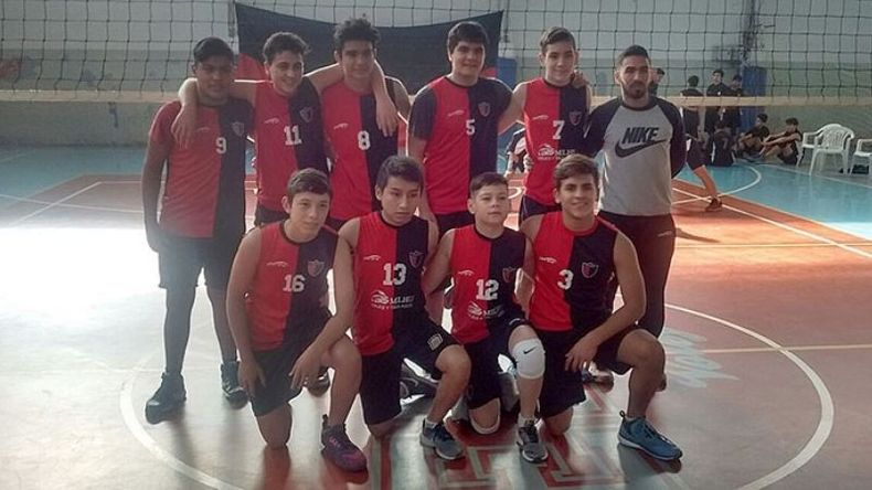 LÍDER. La Sub 15 rojinegra ganó y sigue puntera invicta de su división..