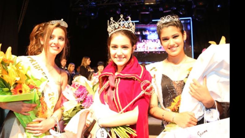 La 2º Princesa, Ángeles Lucía Brites, la flamante Reina de las Patronales, Evelyn Cuoco, y Agustina Ayelén Gallo, 1ª Princesa. Además, Julieta Sosa fue elegida Miss Elegancia, Sol Romero Miss Simpatía, Camila Rossi Miss Actitud y Rocío Greco Embajadora Cultural..