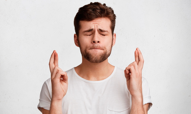 Cruzar los dedos para atraer la suerte. (supercurioso.com)..png