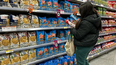 El 56% de los hogares se endeuda para comer y pagar servicios.